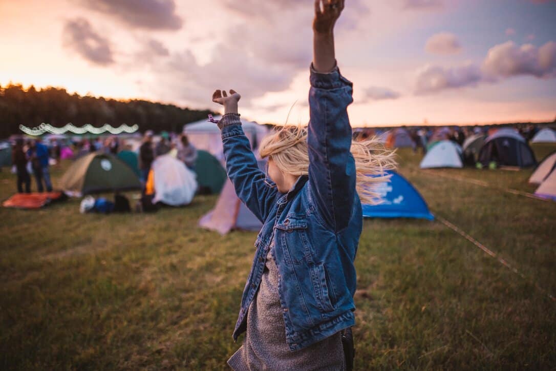 Blond woman enjoying 2022 festival season.